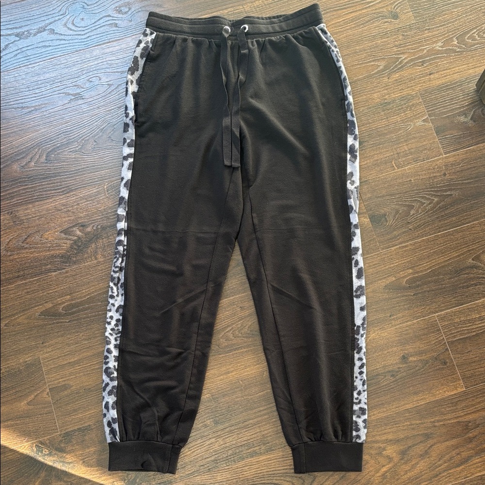 JM Collection leopard joggers